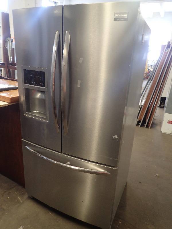 lot 50 image: Frigidaire Gallery French Door Fridge Freezer Combo