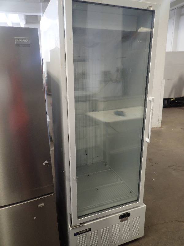 lot 51 image: Master Bilt Merchandising Freezer