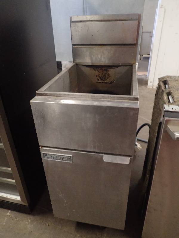 lot 53 image: Anetes Natural Gas 35 lb Fryer