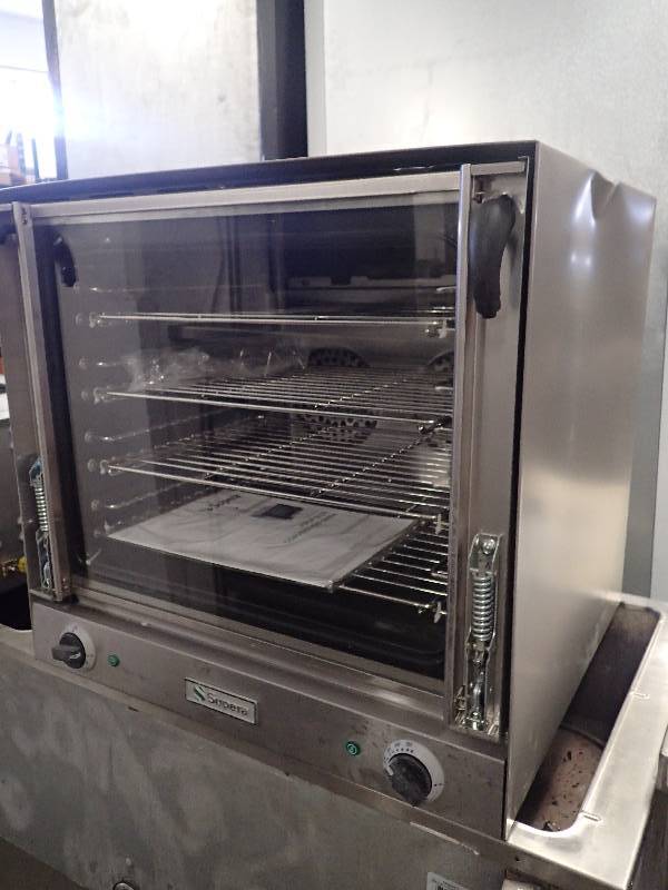 lot 77 image: Supera half size convection oven