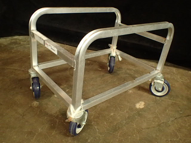 lot 96 image: Aluminum Bus Tub Cart