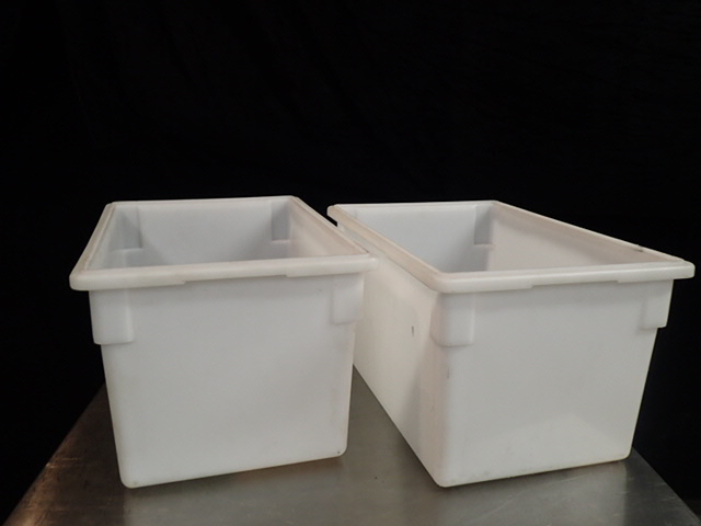 lot 98 image: (2) Large Plastic Food Containers