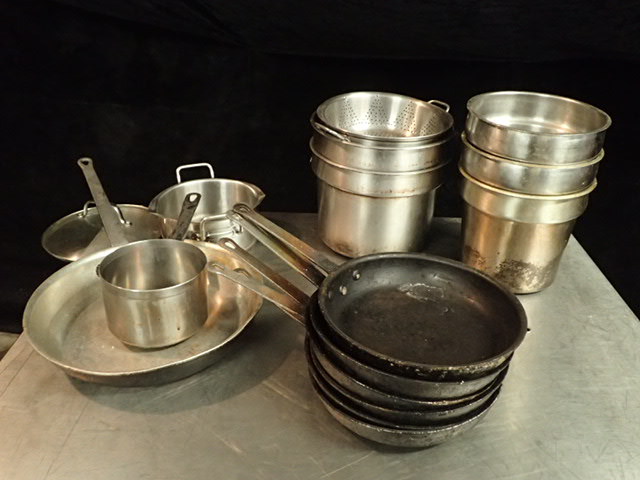 lot 173 image: Lot of Misc Pans, Inserts and More