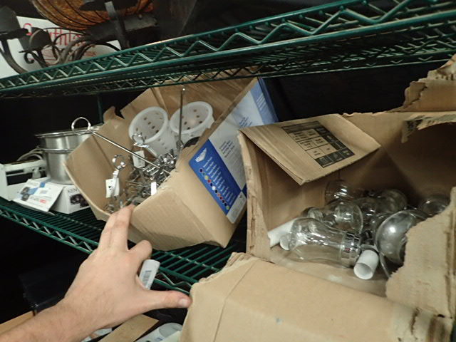 lot 193 image: Contents of Shelf