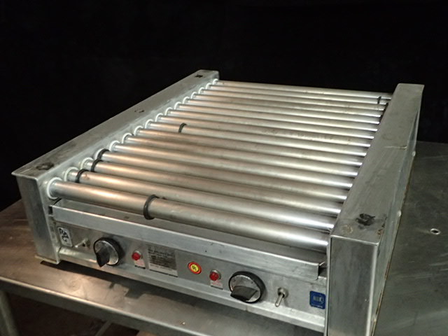 lot 205 image: Connolly Poll-A-Grill Hotdog Roller