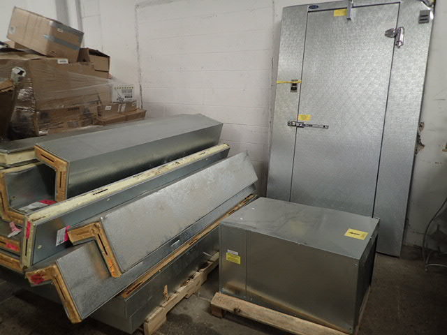 lot 90 image: 4ft x 6ft Walk In Cooler Panels w Compressor
