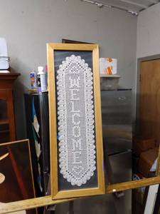 lot 4243 image: frame crochet piece that says welcome 9 in wide 25 inches tall