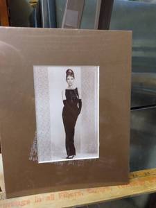 lot 4258 image: Unframed picture of Audrey Hepburn 8 in wide 10 in tall