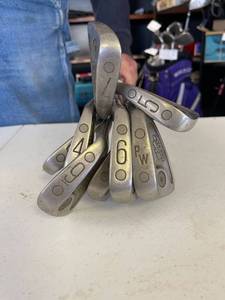 lot 71 image: Wilson 1200LT Iron set 3-PW (8 irons)