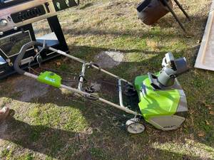 lot 78 image: Green works 20 electric snowblower