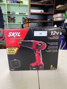 lot 82 image: skil 12 volt cordless drill NIB w Charger & Battery