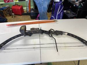 lot 87 image: Pearson bow with 5 arrows