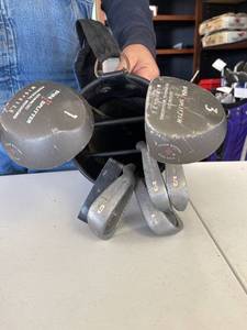lot 96 image: Junior set golf clubs, 7 clubs 1 bag