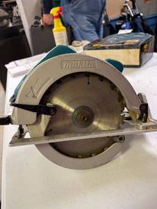 lot 104 image: Makita 5740NB Circular saw