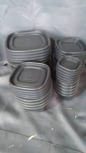 lot 13036 image: RUBBERMAID FOOD STORAGE CONTAINERS