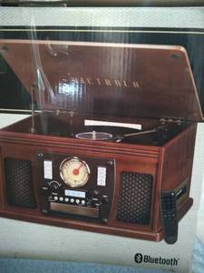 lot 13084 image: VICTROLA 8-N-1 TURNTABLE (E114172)