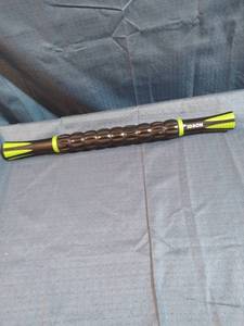 lot 13117 image: IDSON PORTABLE MUSCLE ROLLER MASSAGE STICK
