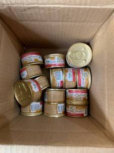 lot 13167 image: 15 Cans - Fancy Feast - Gravy Lovers - Beef Feast