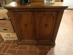 lot 33065 image: Solid wood cabinet w doors