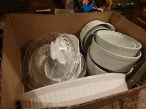 lot 33073 image: Lot of kitchen ware