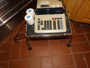 lot 33076 image: Step stool & calculator