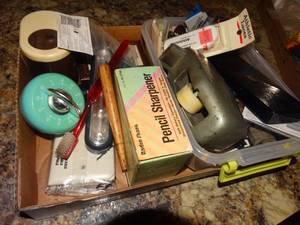 lot 33081 image: Lot of assorted office supplies