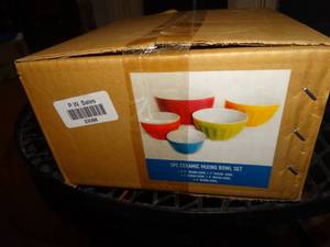 lot 33088 image: 5 pc ceramic mixing bowl set in box