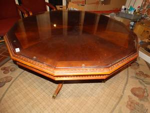 lot 33092 image: Octagon shaped table