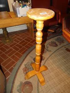 lot 33093 image: Wood pedestal plant stand