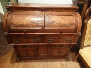 lot 33106 image: Gorgeous antique old world roll top desk w key