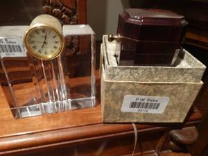 lot 33112 image: 2 various clocks