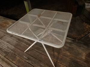 lot 33115 image: Folding metal patio table
