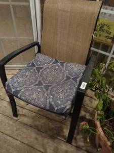 lot 33119 image: Nice metal frame patio chair
