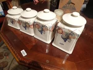 lot 33123 image: Vintage cannister set