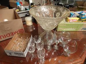 lot 33124 image: Cut glass punch bowl set w stand