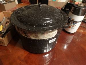 lot 33129 image: Lg canning pot