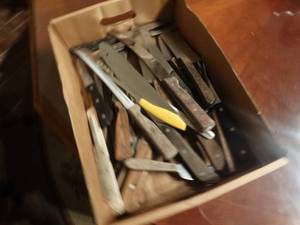 lot 33130 image: Assorted kitchen knives
