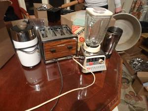 lot 33131 image: Small kitchen appliances