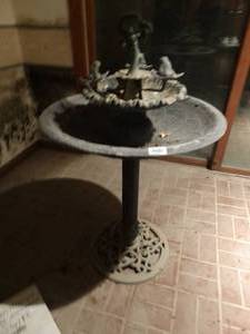 lot 33133 image: Bird bath