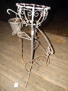 lot 33136 image: Metal plant stand