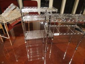 lot 33140 image: Small metal racks