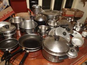 lot 33143 image: Large lot of various potspans