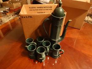 lot 33150 image: Antique Norleans Japan water set