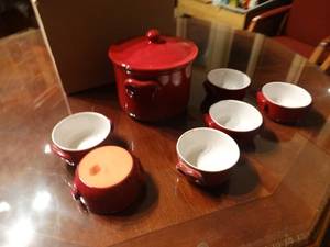lot 33151 image: Nice red kitchen bowls