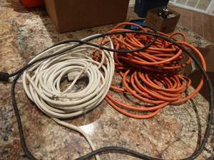 lot 33152 image: Extension cords