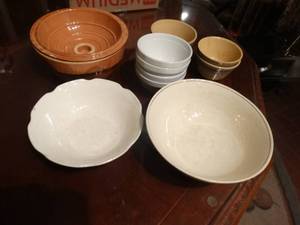 lot 33156 image: Lot of various bowls