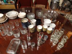 lot 33172 image: Large lot of various glassware