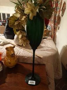 lot 33177 image: Lg stemware floral vase