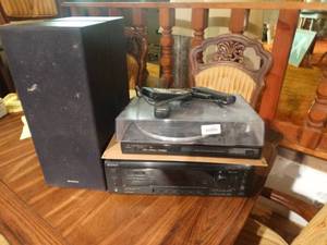 lot 33188 image: Sony stereo w Magnovox speakers