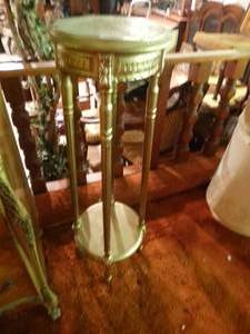 lot 33209 image: Decorative pedestal plant stand
